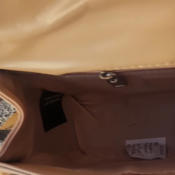 Nwt- Elegant Pink Badgley Mischka Vegan Leather Quilted Crossbody Shoulder Bag - Picture 9 of 12